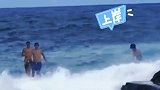 海南三亚：三男子跳水入海打算游泳，下一秒被大浪直接打回