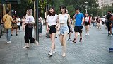 时尚都市女孩怎么穿搭？这妹子穿的相当棒