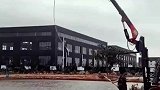 在绝对优势的力量面前，一切挣扎都是无济于事