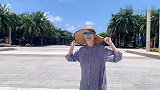 三亚大东海，荒野沙滩，乌克兰媳妇准备去抓小螃蟹