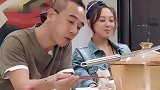 陈小春承包了所有的家务活，还在学当月嫂应采儿太幸福了