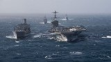 无视伊朗导弹威胁，美率56国联军硬闯海峡，航母再次成急先锋