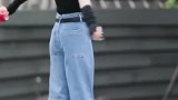 鲜花需要肥料供养，美女需要男人爱护