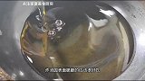 把汤圆直接倒在滚烫的油锅中，瞬间变成美食，元宵汤圆花样吃法