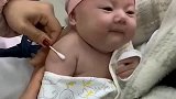 小宝第一次“打预防针”没防备，一针下去就成这样了，好萌啊