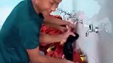 南消防员从重庆返回后。进入洗刷刷模式
