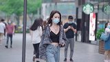 青岛街拍，为什么女孩喜欢撩头发？