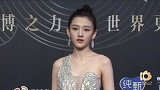 2019微博之夜：宋祖儿粉色蓬蓬裙走红毯，小姐姐造型好美