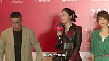 姚晨参加公司年会，带员工吃喝游玩，亲自下厨做饭，夫妻亲密合影
