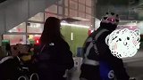 女子回家怕冷，叫代驾来，代驾师傅一看车瞬间