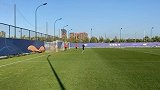 武汉卓尔全队轻松抢圈 李行埃弗拉场边慢跑恢复