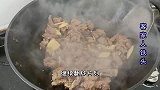 2斤牛腩6个土豆，这样做一锅实在是香，一开锅盖看着视频流口水
