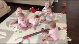 家有六胞胎，一地的小萌娃，简直可以开一个幼儿园了