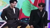 无解的眼神，王一博，你做那么不酷的动作，为什么那么开心？