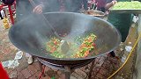 实拍农村大锅菜酒席，一锅可以同时满足100人吃！看着真香