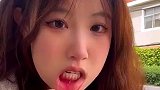 女生口腔溃疡，吃辣条以毒攻毒