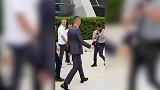尤文官方直播：球迷在尖叫媒体也疯狂！这就是C罗驾到的阵仗
