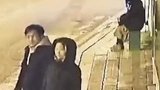 贵州：一越野车冲向公交站台撞死等车女子，司机涉嫌酒驾已被控制