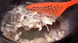 平菇炒肉怎么做好吃，试试这个简单的家常做法，出锅一大盘不够吃
