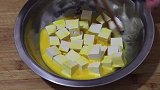 豆腐不要直接下锅炒，加2个鸡蛋，出锅比红烧肉香，上桌就扫光