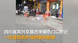 四川一高楼墙体突然脱落 过路男子瞬间被砸瘫倒地