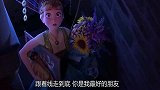 冰雪奇缘：冰雪女王拖着疲惫的身体，唱着歌顺着线爬上楼，危险！