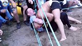 真正的街头格斗赛：打的比职业选手还凶，拼到筋疲力尽