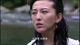 为了掩护队伍突围，女战士故意走进水里，小鬼子果然中计了