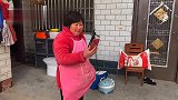 老表相亲见面很尴尬，女方父母一顿审问，这次媒人当的很靠谱