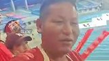 连云港男子展示球衣 苏州老婆大喊脱下来