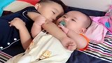 二胎有了个弟弟，相差4岁的哥哥生活就变成这样了，还得看孩子！