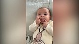库蒂尼奥发视频晒半岁小女儿 嘟嘴+做鬼脸萌翻了