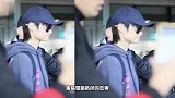 李宇春太有“男人味”了，一身卫衣配牛仔裤，腿比P的还要长