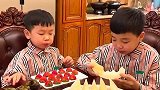 老大除了西瓜从来不吃瓜类水果，运动完又渴又饿，吃了三块