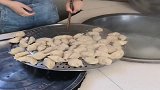 懒到家了，竟然用这招把饺子全捞起来，真是个人才！