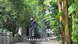 任嘉伦出轨风波后现身直播，穿波纹西装配高领毛衣，精致又帅气