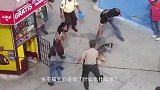 吉娃娃对战斗牛犬，以为结局毫无悬念，结果吉娃娃更凶