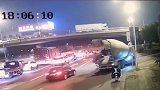 无锡跨桥侧翻事故已致3死2伤 初步认定系车辆超载所致
