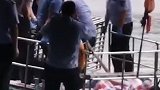 江苏兴化一河中发现男性尸体，警方：初步排除他杀