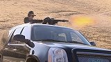 土库曼斯坦总统又秀枪法：手枪重机枪样样行，军官鼓掌画面亮了