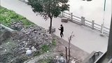 小哥一顿操作猛如虎，本以为是王者，结果青铜还是青铜！