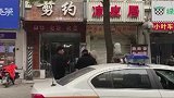 女子染发头皮被深二度烫伤 理发店老板：很正常