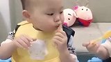 如果你家宝宝不好好吃饭，来看我家哥哥啃肉，绝对能勾起食欲