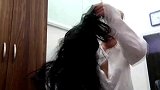 恶搞-半夜一转身却发现身旁躺着长发女鬼，结果小伙吓得不知所措