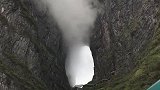 天门吐雾，难得一见