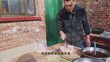 阿远做了道香辣鱿鱼鸡翅，叫上小姑和儿子试吃，鲜香麻辣真入味