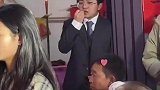 还嗑瓜子呢？今天你是主角啊！