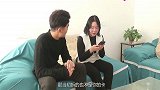 丈夫回家后给妻子讲笑话，妻子没笑，床底下却传来一阵笑声！
