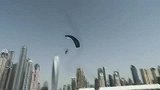 极限-14年-罗纳尔多玩高空跳伞 外星人体验重返地球-新闻