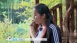 双胞胎女儿在背后模仿梁家辉啰嗦，看爸爸过来，秒变安静乖乖女！